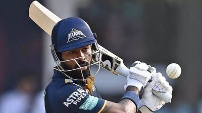 IPL 2023: Lucknow Super Giants restrict Gujarat Titans to 135/6