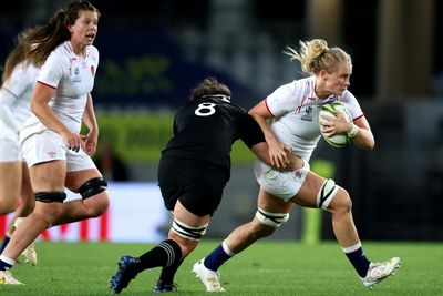 England overwhelm Ireland to maintain Women's Six Nations Grand Slam bid