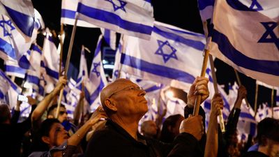 Tens of thousands of Israelis continue protests against judicial reform