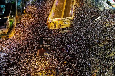 Tens of thousands of Israelis rally against judicial reform plan