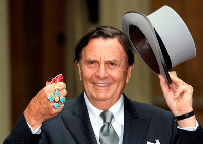 'One of a kind': Australians pay tribute to 'icon' Barry Humphries