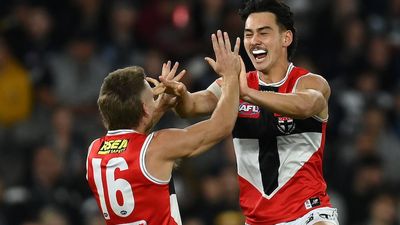 St Kilda beat Carlton to remain top of AFL, Gold Coast clip North Melbourne as Adelaide pip Hawthorn