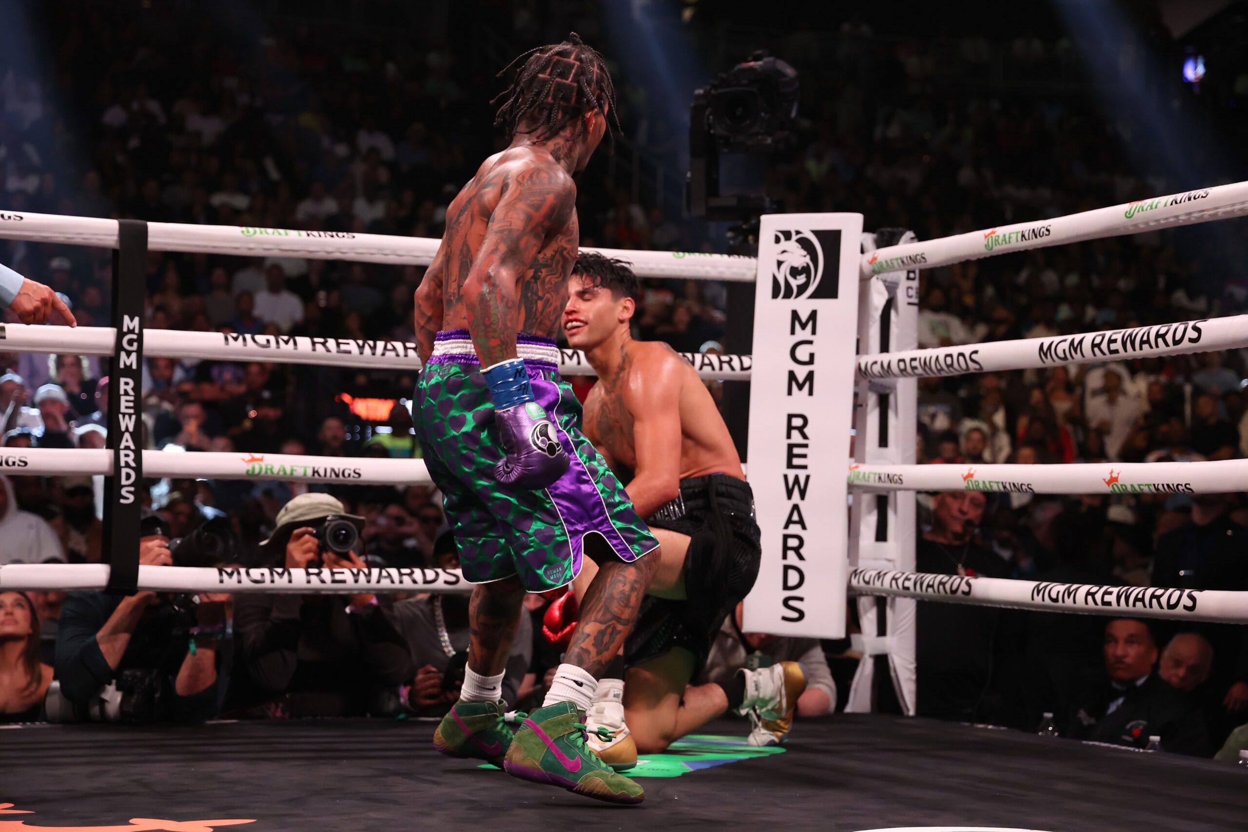 See the Gervonta Davis body punch that knocked out…