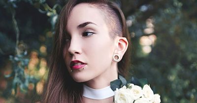 Bride claims 'wedding is ruined' as guest refuses to wear wig to hide her short hair