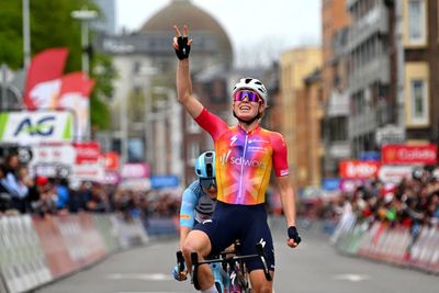 Liège-Bastogne-Liège Femmes: Demi Vollering triumphs to complete Ardennes triple