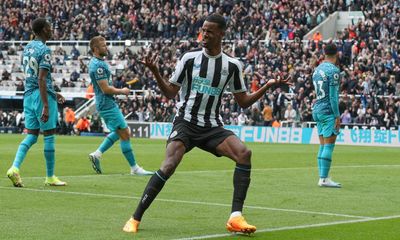 Isak and Murphy at double as Newcastle demolish sorry Spurs in first-half blitz