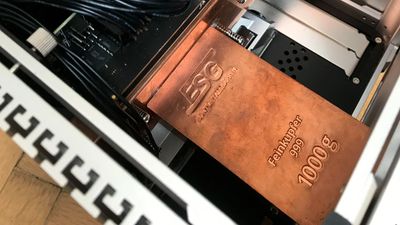 Ryzen 9 7950X Passively Cooled With 2.2lb Copper Bar