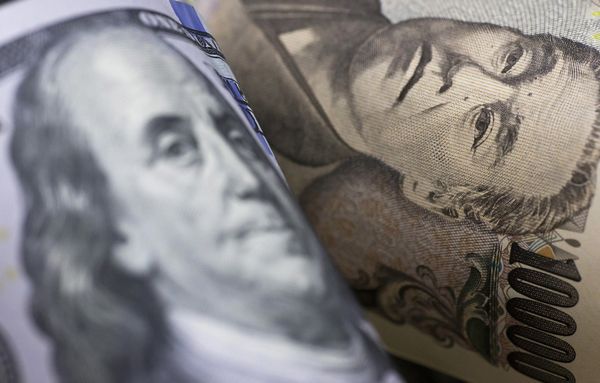 U.S. Stocks Retreat as Stronger Dollar Drives Commodities Lower