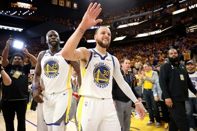 Warriors down Kings to square series, Knicks on the brink