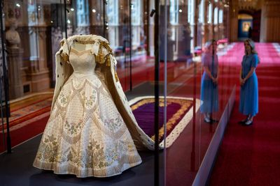 Queen wanted coronation dress to reflect emblems from across the globe