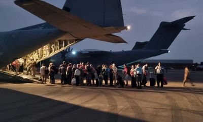 RAF plane lands in Sudan as UK assesses options for further evacuations