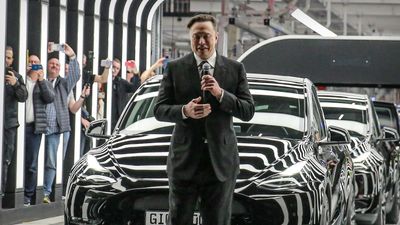 Elon Musk's Twitter Obsession Has Infuriated Tesla Investors -- and Now They're Demanding a Change