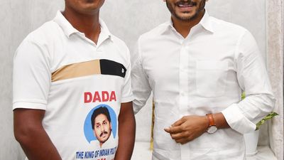 Maharashtra farmer pedals 800 km to meet Jagan