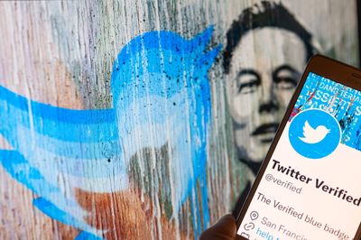 Twitter gave a gold check to a bogus, racial-slur-spewing Disney Junior account