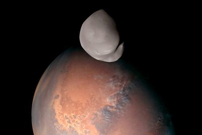UAE probe offers unprecedented view of Mars moon