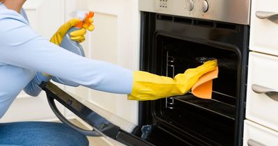 Mum shares 10p hack to clean greasy oven trays in 20 minutes with little scrubbing
