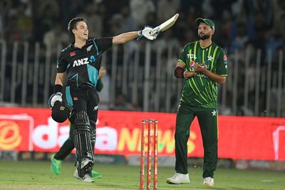 Chapman's century help New Zealand end Pakistan series 2-2
