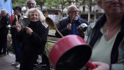 French bang pots, pans in fresh protest against Macron's pension reforms