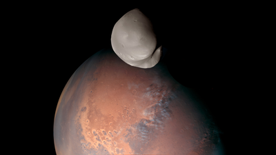 This is our 1st detailed look at Mars' most mysterious moon Deimos (photos)