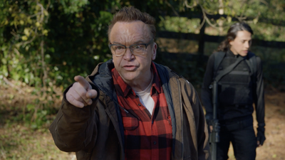 True Lies Exclusive First Look Reveals Tom Arnold Causing Trouble For The Taskers And An Arnold Schwarzenegger Reference