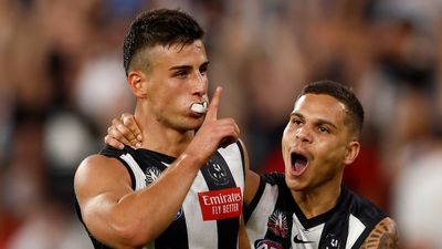 Anzac Day AFL live ScoreCentre: Collingwood Magpies defeat Essendon Bombers as Nick Daicos leads final term comeback