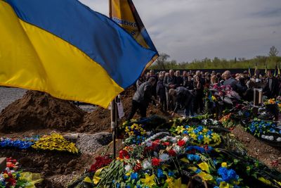 Long days of gravediggers tell story of Ukraine's war dead