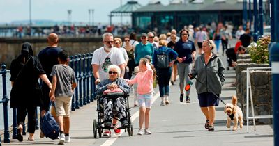 Met Office says temperatures in Wales will double by the weekend as 'spring heatwave' is predicted for May