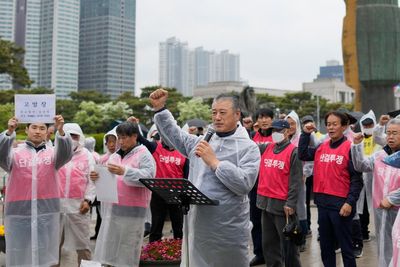 Farmers rally over first lady's comments on banning dog meat