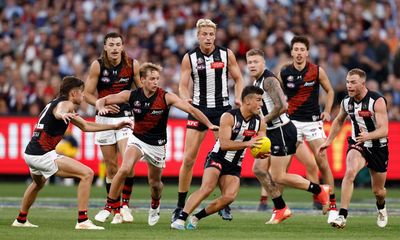 Never-say-die Collingwood outrun Essendon in Anzac Day classic