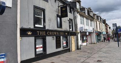 Iconic pub boarded up suddenly with punters told to 'keep out'