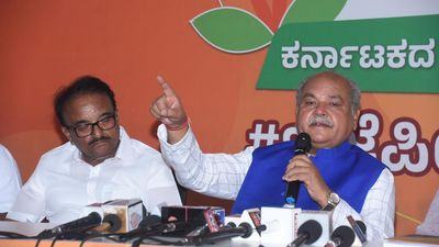 Minister ends press conference abruptly after heated argument with journalists
