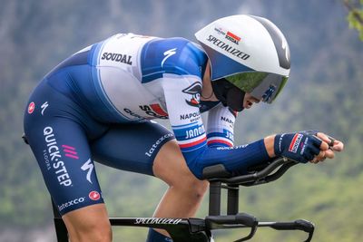 Tour de Romandie: Josef Cerny holds off Tobias Foss to win prologue
