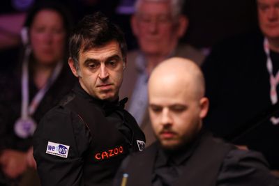 Ronnie O’Sullivan closes in on a place in World Championship semi-finals