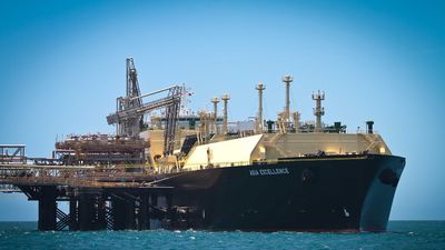 Tax shield on super gas profits leaves Australians looking like 'chumps', economist says