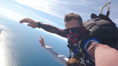 Experienced skydiver Douglas Ball dies in hospital week after hard landing