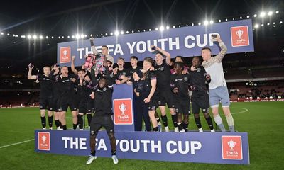 West Ham produce stirring comeback to thrash Arsenal in FA Youth Cup final