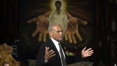 Harry Belafonte was ‘a major influence’ on his Chicago friends, they fondly recall
