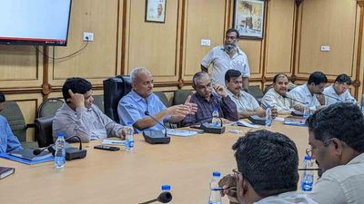 DRM reviews projects with RVNL officials