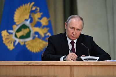 Putin signs decree to control two foreign firms’ assets in Russia
