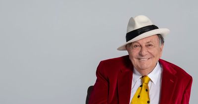 Anti-trans activist Graham Linehan posts Barry Humphries email in response to comedy festival tribute