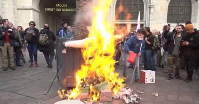 Effigy of President Emmanuel Macron beaten with metal bars and burned in violent scenes