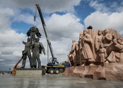 Wartime surge of Ukrainian language brings boons for those who switch