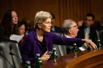Warren: Hundreds of former feds working for defense corporations - Roll Call