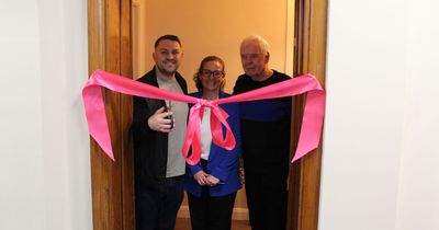 Boxing hero Paul Smith cuts ribbon as new therapy rooms open at Claire House Children’s Hospice