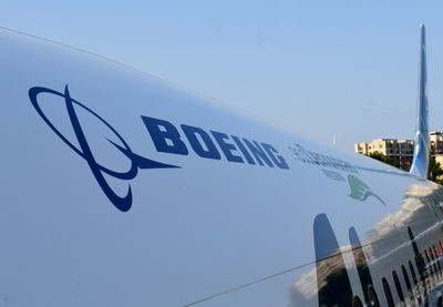 Boeing reports another loss in Q1, but confirms forecast