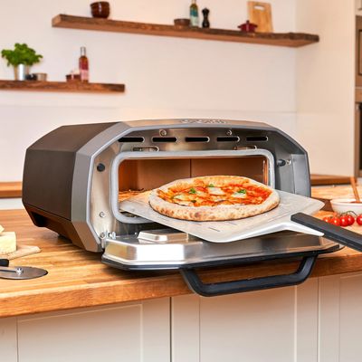 Could the Ooni Volt pizza oven be the best thing since takeaway pizza? We take a first look