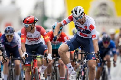 Young Briton Vernon takes Tour of Romandie lead