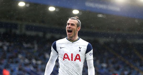 Ryan Reynolds posts picture of Gareth Bale in Wrexham jersey