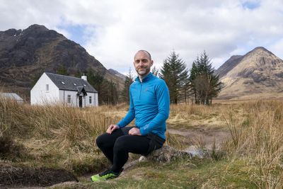 Book by runner who secretly wrote on bus to work going on sale