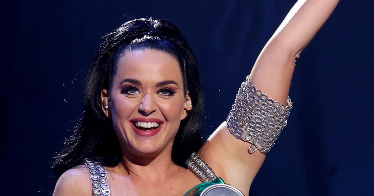 Katy Perry promises to give fans 'what they deserve'…